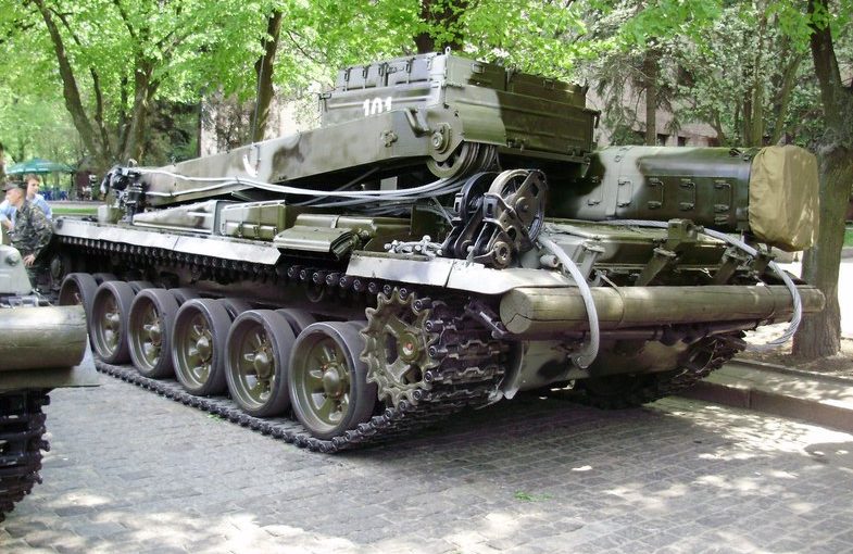 Аэропорт Домодедово закупает тягач на базе танка Т-72